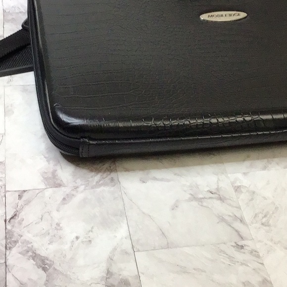Mobile Edge bring on laptop hardcase bag, 17 inch laptop case - Picture 3 of 11